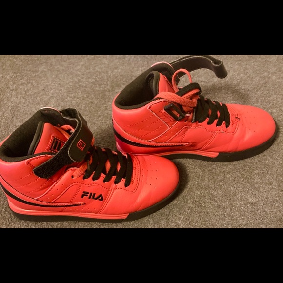 Fila youth red black! EUC - Picture 3 of 5